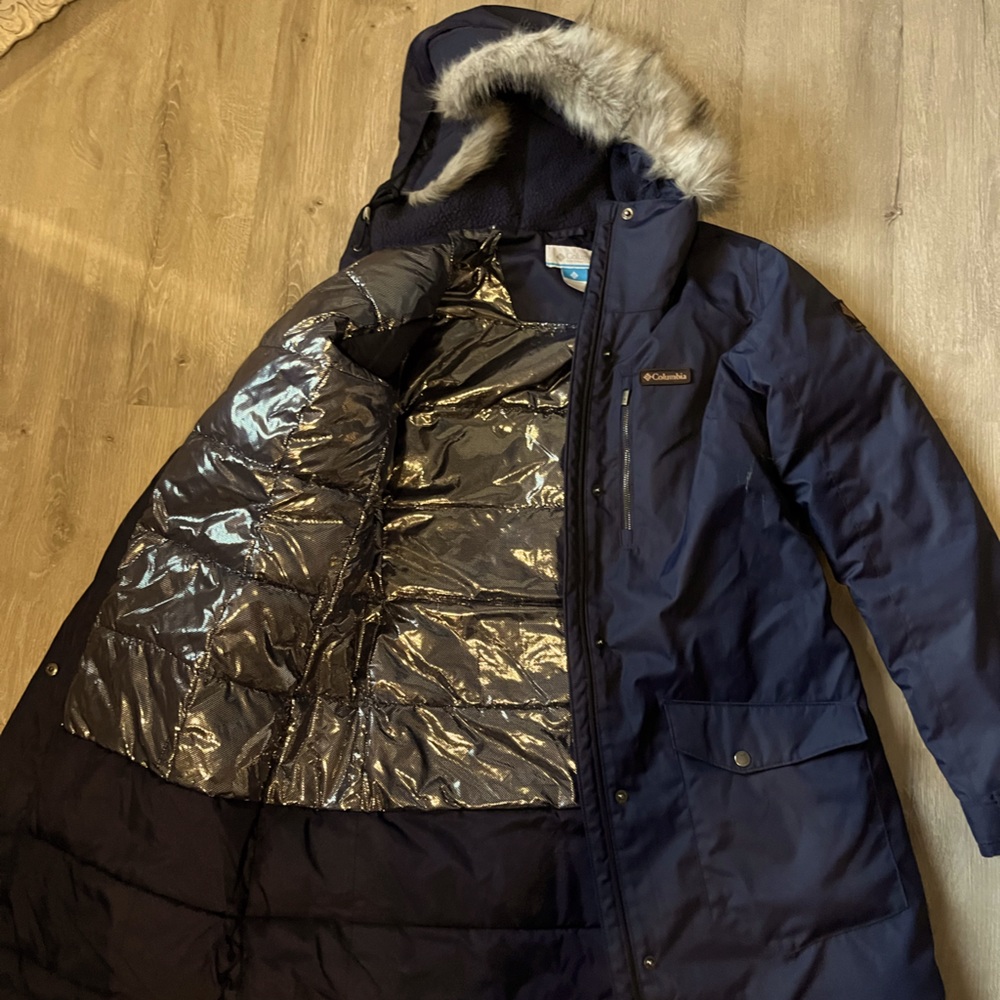Large Columbia navy blue puff coat